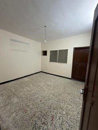 Jeddah, Apartments, Flats, Houses & Villas, SAR 2000/month,  2 BR,  BehindTareek Madina - Baladia Street Room Available For Rent