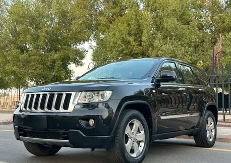 Riyadh, Vehicles, Cars & Trucks , SAR 40000,  Jeep Grand Cherokee Limited,  2013,  Automatic,  161000 KM,  SUV For Sale -  V6 3.6L Engine 4x4