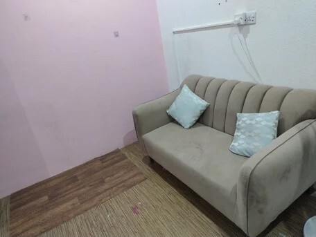 Al Wizarat, Apartments, Flats, Houses & Villas, SAR 1150/month,  Furnished,  Single Room Furnished In Hara Available For Executive Bachelor One Person Only.