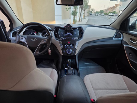 Riyadh, Vehicles, Cars & Trucks , SAR 67500,  Hyundai Santa Fe,  2018,  Automatic,  47000 KM,  Semi Full Option