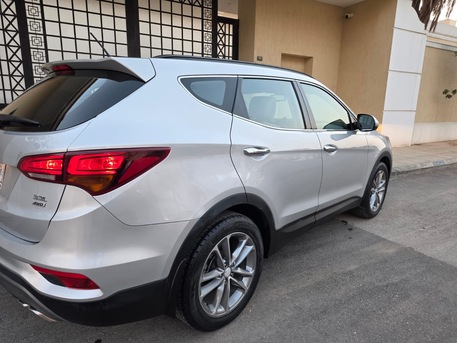 Riyadh, Vehicles, Cars & Trucks , SAR 67500,  Hyundai Santa Fe,  2018,  Automatic,  47000 KM,  Semi Full Option