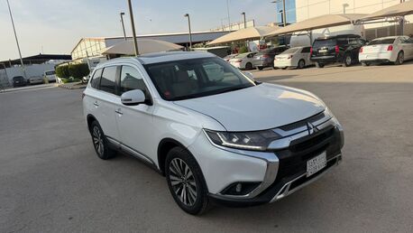 Riyadh, Vehicles, Cars & Trucks , SAR 40000,  Mitsubishi Outlander,  2022,  Automatic,  260000 KM,  , ,  , 260,000 Km, Full Option 4&times;4