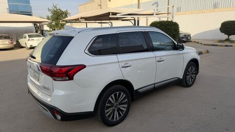 Riyadh, Vehicles, Cars & Trucks , SAR 40000,  Mitsubishi Outlander,  2022,  Automatic,  260000 KM,  , ,  , 260,000 Km, Full Option 4&times;4