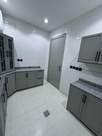 Al Rawdah, Apartments, Flats, Houses & Villas, SAR 41000/year,  3 BR,  Family Apartment Large Size With Kitchen AC Installed Well Maintain House