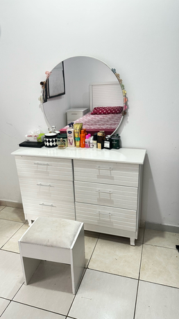 Riyadh, Furniture, SAR 1400,  King Size Bedset White For Sale