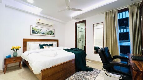 New Delhi, Apts/Flats Wanted, INR 16895/day,  Furnished,  3 BR,  2000 Sq. Feet,  BluO 3BHK Green Park, Private Garden Balcony, Lift