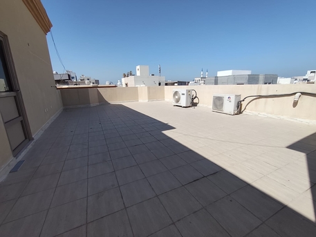 Busaiteen, Apartments, Flats, Houses & Villas, BHD 130/year,  1 BR,  Busaiteen:- Rooftop Studio Flat On Rent With Unlimited Ewa..