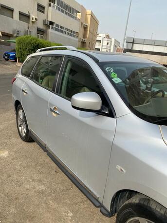 Jeddah, Vehicles, Cars & Trucks , Nissan Pathfinder,  2013,  Automatic,  190 KM,   . VERY GOOD CONDITION FULL OPTION