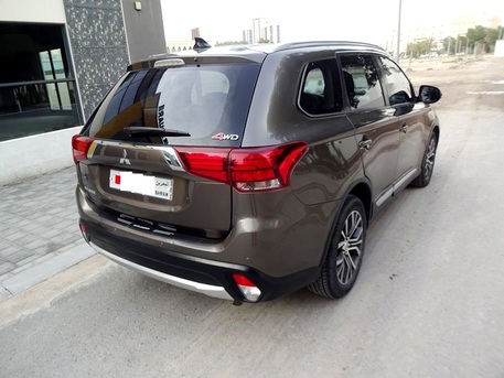 Manama, Vehicles, Cars & Trucks , BHD 111,  Mitsubishi Outlander,  2016,  Automatic,  116000 KM,  Full Option, 7 Seater SUV, Excellent Condition - Expat Owner Leaving Bahrain - URGENT SALE
