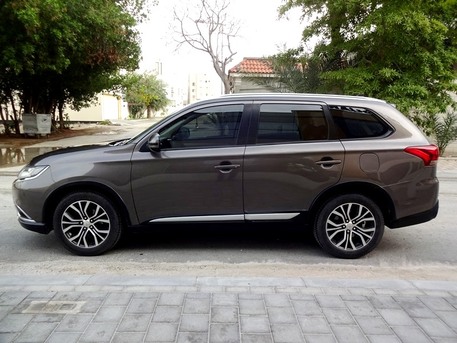 Manama, Vehicles, Cars & Trucks , BHD 111,  Mitsubishi Outlander,  2016,  Automatic,  116000 KM,  Full Option, 7 Seater SUV, Excellent Condition - Expat Owner Leaving Bahrain - URGENT SALE
