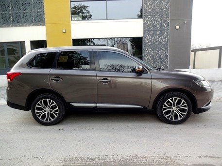 Manama, Vehicles, Cars & Trucks , BHD 111,  Mitsubishi Outlander,  2016,  Automatic,  116000 KM,  Full Option, 7 Seater SUV, Excellent Condition - Expat Owner Leaving Bahrain - URGENT SALE