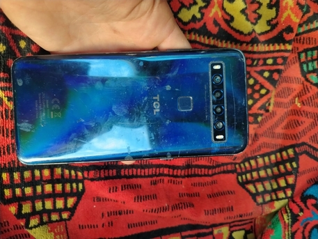 Al Barsha, Mobile Phones, AED 200,  TCL 10pro Andorid Phone Damaged Display For Sale