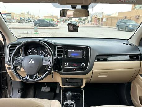 Riyadh, Vehicles, Cars & Trucks , SAR 46000,  Mitsubishi Outlander,  2020,  Automatic,  163000 KM,    Mid Option With 4x4 Car For Sale 7 Seats
