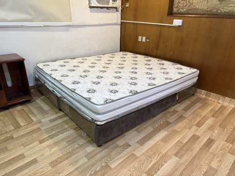 Al Malaz, Furniture, SAR 450,  Bed 🛌 & Wardrobe - Low Price