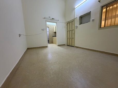 Salmaniya, Apartments, Flats, Houses & Villas, BHD 150/month,  Studio,  Unfurnished Studio Flat For Rent In Salmaniya