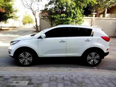 Bilad Al Qadeem, Vehicles, Cars & Trucks , BHD 3600,  Kia Sportage,  2016,  Automatic,  141000 KM,   2.0 L  White Full Option Well Mainatained UrgenT Sale