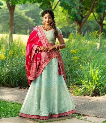 Pune, Clothing & Accessories, Wedding Lehenga Design For Bride: Stunning Mehndi Outfit