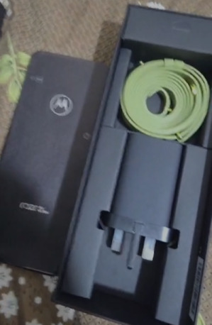 Hara, Mobile Phones, SAR 1600,  Un Used & Un Opened Motorola Razr 50 Ultra 5g 512 Gb