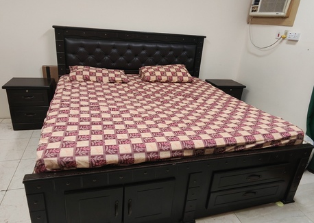 Jubail, Furniture, SAR 1000,  King Size Complete Bed Set With Side Tables,6 Door Wardrobe