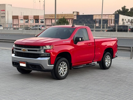 Manama, Vehicles, Cars & Trucks , BHD 8900,  Chevrolet Silverado 1500,  2019,  Automatic,  142400 KM,  Chevrolet Silverado LT  (Red)
