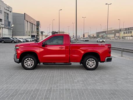 Manama, Vehicles, Cars & Trucks , BHD 8900,  Chevrolet Silverado 1500,  2019,  Automatic,  142400 KM,  Chevrolet Silverado LT  (Red)