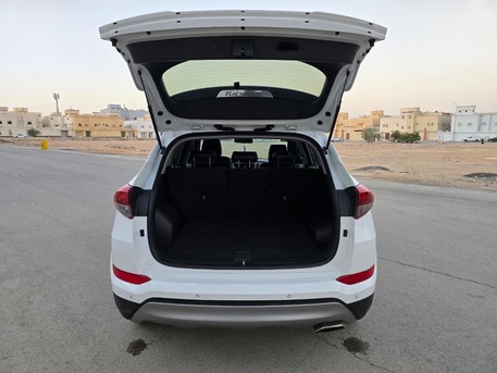 Riyadh, Vehicles, Cars & Trucks , SAR 48000,  Hyundai Tucson Full Option (Diesel),  2018,  Automatic,  156000 KM,   Hyundai Tucson Full Option (Diesel) Good Price For Sales 2nd Owner