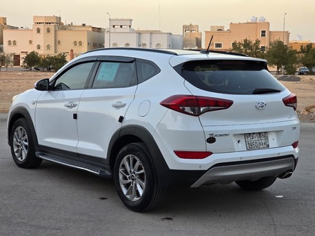 Riyadh, Vehicles, Cars & Trucks , SAR 48000,  Hyundai Tucson Full Option (Diesel),  2018,  Automatic,  156000 KM,   Hyundai Tucson Full Option (Diesel) Good Price For Sales 2nd Owner
