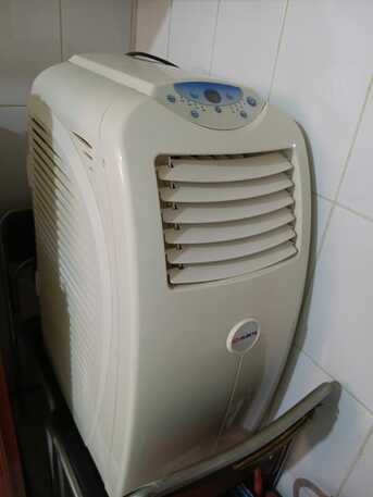 Jubail, Appliances, HOUSEHOLD ITEMS SAMSUNG LCD TV SERIES 4 & METAL COT