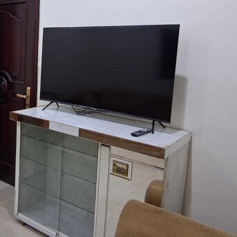 Jeddah, Electronics, SAR 900,  SKYWORTH 50&rdquo; 4K UHD TV + TV TABLE ????