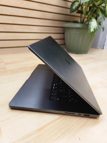 Riyadh, Computers, SAR 7399,  MacBook Pro M3 PRO16" 2023 RAM 18GB SSD 512GB GPU 18 CORE BC 54(100%)