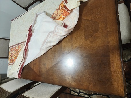 Riyadh, Furniture, SAR 200,  Free Dining Table With 6 Chairs