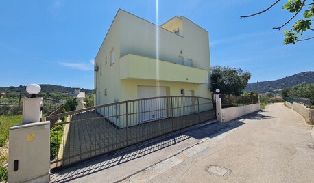 Zagreb, Business, Apartment In Dalmatien Buchen