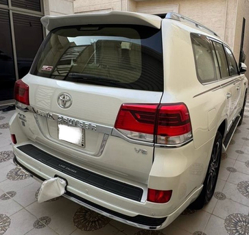 Riyadh, Vehicles, Cars & Trucks , SAR 240,  Toyota Land Cruiser,  2021,  Automatic,  142 KM,   GXR  V8  4.6 L SUV 4WD Without Any Accident 100% Original