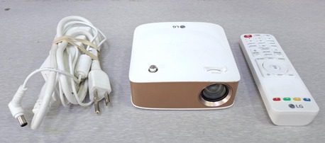 Manama, Computers, BHD 79,  LG LED Smart Portable Projector Rechargeable With Remote & Adapter Good Working Condition