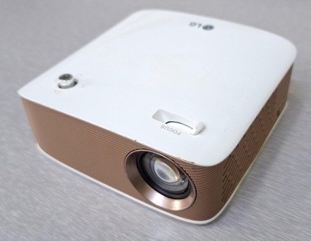 Manama, Computers, BHD 79,  LG LED Smart Portable Projector Rechargeable With Remote & Adapter Good Working Condition