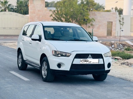 Manama, Vehicles, Cars & Trucks , BHD 1950,  Mitsubishi Outlander,  2011,  282000 KM,  2.5L - Passing Feb - 2027