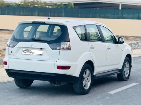 Manama, Vehicles, Cars & Trucks , BHD 1950,  Mitsubishi Outlander,  2011,  282000 KM,  2.5L - Passing Feb - 2027