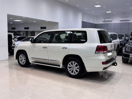Manama, Vehicles, Cars & Trucks , BHD 16500,  Toyota Land Cruiser GX-R,  2017,  Automatic,  171200 KM,    (Pearl)