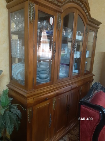 Riyadh, Furniture, SAR 400,  4 Doors Showcase / Crockery Cabinet In Good Condition