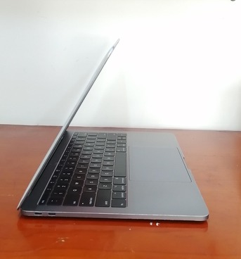Manama, Computers, BHD 138,  MacBook Pro Intel Core I5 2.3Ghz 13.3" QHD 2K Display 8GB RAM Good Working (Free AirPods)