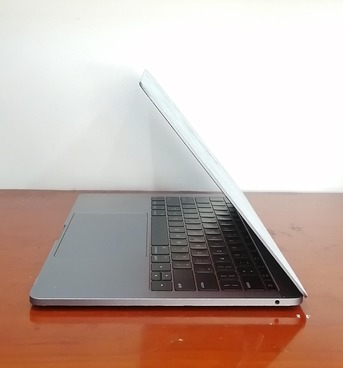 Manama, Computers, BHD 138,  MacBook Pro Intel Core I5 2.3Ghz 13.3" QHD 2K Display 8GB RAM Good Working (Free AirPods)