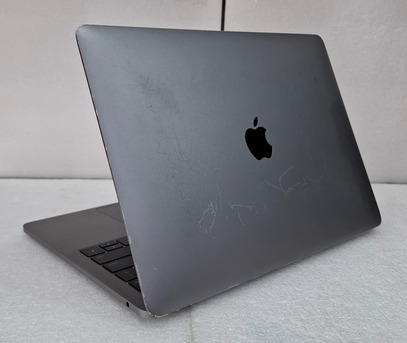 Manama, Computers, BHD 138,  MacBook Pro Intel Core I5 2.3Ghz 13.3" QHD 2K Display 8GB RAM Good Working (Free AirPods)
