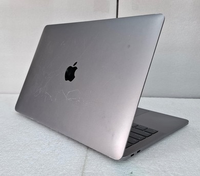 Manama, Computers, BHD 138,  MacBook Pro Intel Core I5 2.3Ghz 13.3" QHD 2K Display 8GB RAM Good Working (Free AirPods)