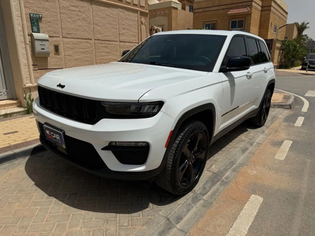 Riyadh, Vehicles, Cars & Trucks , SAR 129000,  Jeep Grand Cherokee,  2023,  Automatic,  37000 KM,   Laredo  2.0 L - For Sale