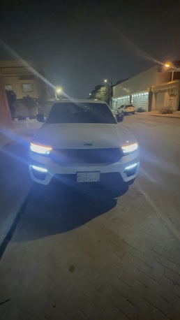 Riyadh, Vehicles, Cars & Trucks , SAR 129000,  Jeep Grand Cherokee,  2023,  Automatic,  37000 KM,   Laredo  2.0 L - For Sale