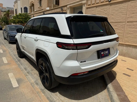 Riyadh, Vehicles, Cars & Trucks , SAR 129000,  Jeep Grand Cherokee,  2023,  Automatic,  37000 KM,   Laredo  2.0 L - For Sale
