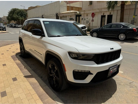 Riyadh, Vehicles, Cars & Trucks , SAR 129000,  Jeep Grand Cherokee,  2023,  Automatic,  37000 KM,   Laredo  2.0 L - For Sale