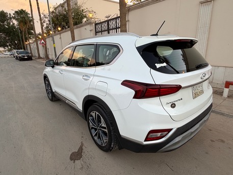 Riyadh, Vehicles, Cars & Trucks , SAR 65000,  Hyundai Santa Fe,  2020,  Automatic,  194 KM,  Hyundai Sataf Fe 2.4 Mid Option For Sale- 1st Owner