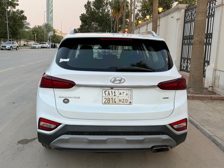 Riyadh, Vehicles, Cars & Trucks , SAR 65000,  Hyundai Santa Fe,  2020,  Automatic,  194 KM,  Hyundai Sataf Fe 2.4 Mid Option For Sale- 1st Owner