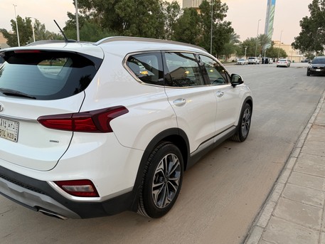 Riyadh, Vehicles, Cars & Trucks , SAR 65000,  Hyundai Santa Fe,  2020,  Automatic,  194 KM,  Hyundai Sataf Fe 2.4 Mid Option For Sale- 1st Owner